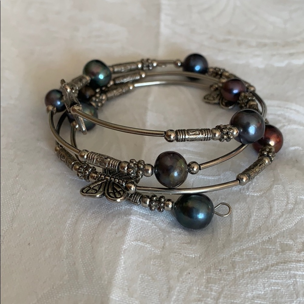 Black pearl and silver charm wire bracelet
